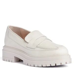 Beautiisoles by Robyn Shreiber White Lug Sole Loafers | Size 8